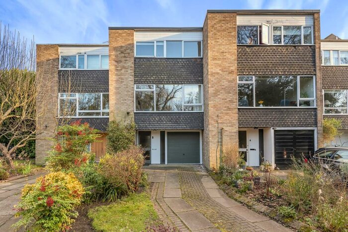 4 Bedroom Terraced House To Rent In Surbiton, Surrey, KT6