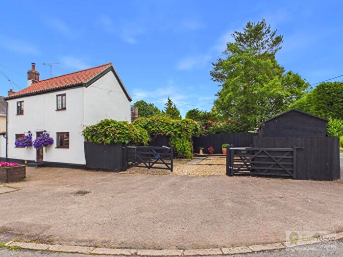 2 Bedroom Detached House For Sale In The Street, Freckenham, IP28
