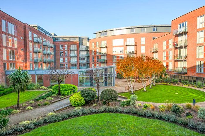 2 Bedroom Flat To Rent In The Heart, Walton-On-Thames, KT12