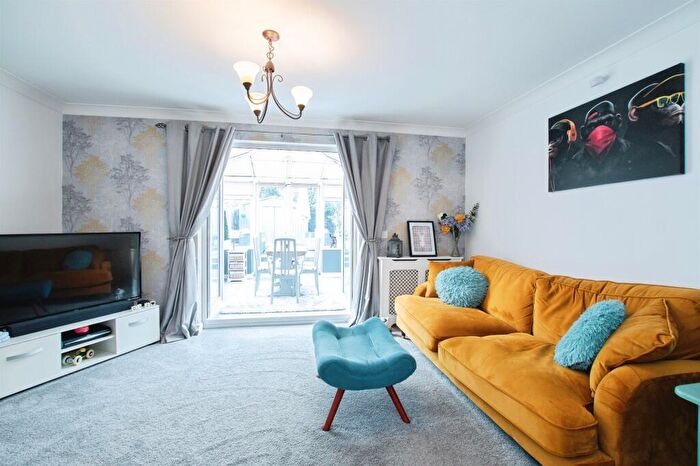 3 Bedroom Terraced House For Sale In Markham Close, Bournemouth, BH10