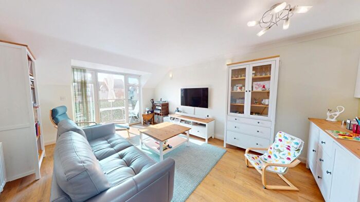3 Bedroom Flat To Rent In Marina Way, Abingdon, OX14