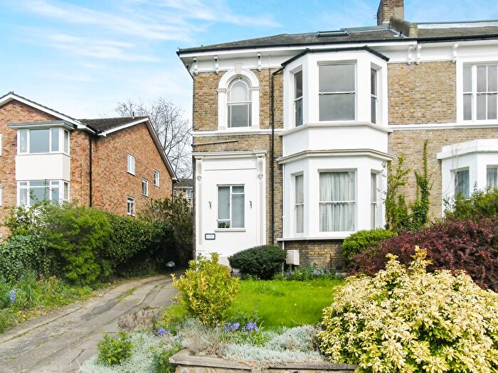 2 Bedroom Flat To Rent In Adelaide Road, Surbiton, KT6