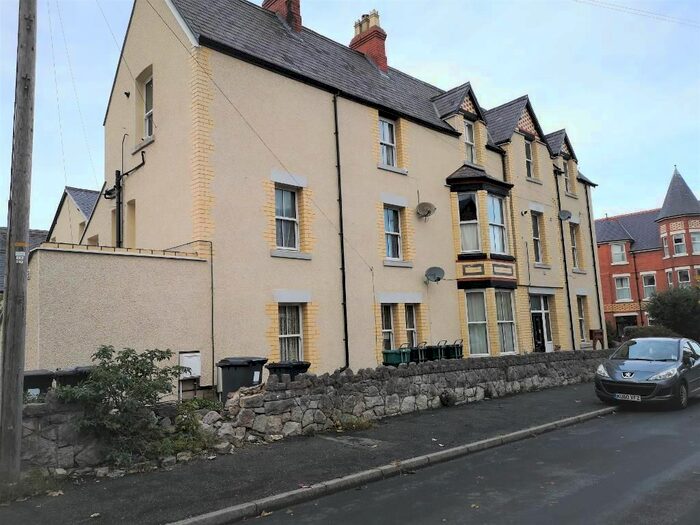 3 Bedroom Flat To Rent In Greenfield Road, Colwyn Bay, LL29