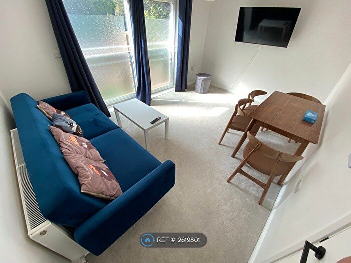 2 Bedroom Flat To Rent In Cambridge Road, Bournemouth, BH2