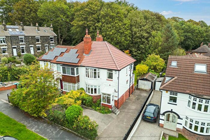 3 Bedroom Semi-detached House For Sale In Birchwood Hill, Leeds, West Yorkshire, LS17