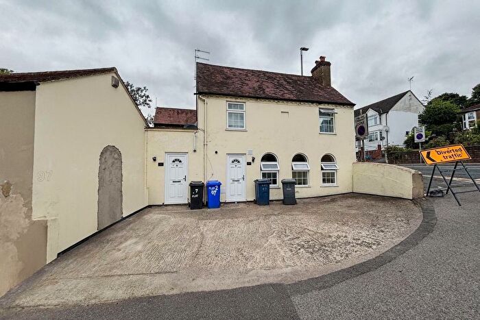 1 Bedroom Flat To Rent In West Wycombe Road, High Wycombe, HP12