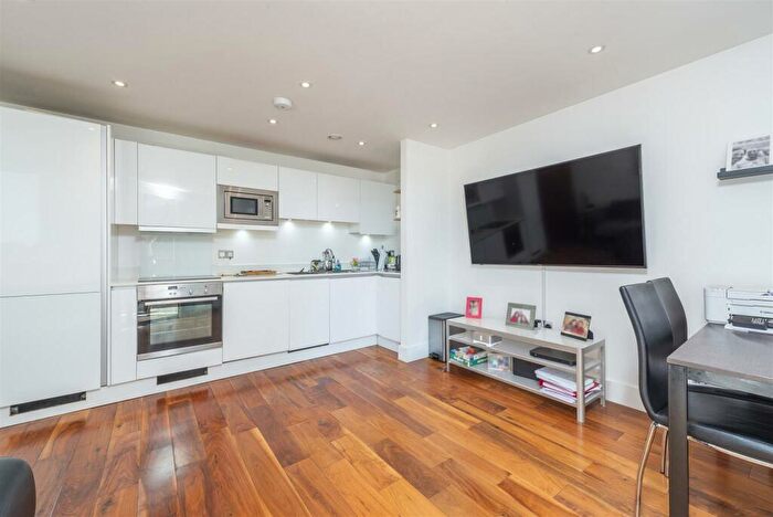 2 Bedroom Flat For Sale In Flower Lane, Mill Hill, London, NW7