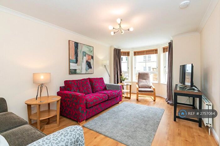 2 Bedroom Flat To Rent In Dicksonfield, Edinburgh, EH7