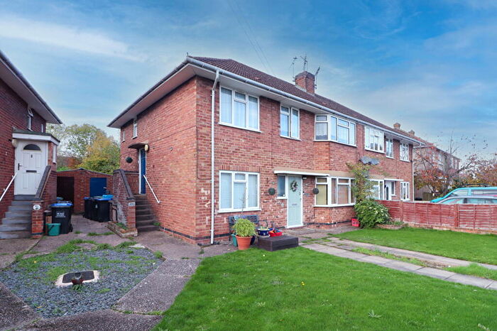 2 Bedroom Maisonette For Sale In Byron Avenue, Warwick, CV34