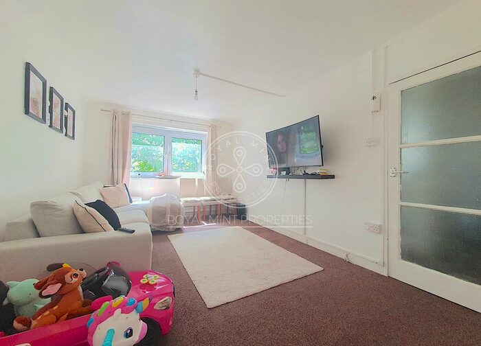 1 Bedroom Flat To Rent In Tredegar Road, London, E3