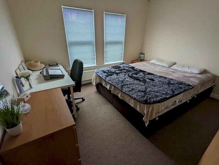 4 Bedroom Semi-Detached House To Rent In Radstock Road, Reading, RG1