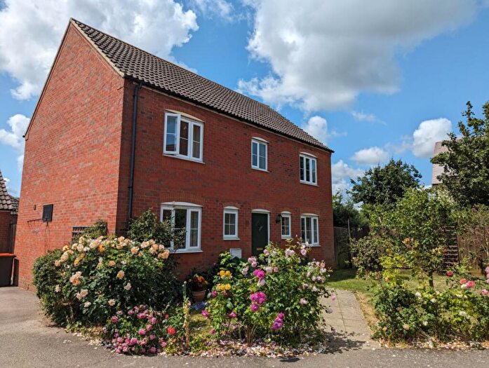 4 Bedroom Detached House For Sale In Russett Close, Bedford, MK41