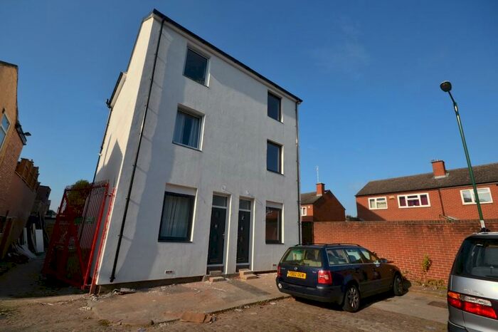 4 Bedroom Semi-Detached House To Rent In Bulwer Road, Nottingham, NG7