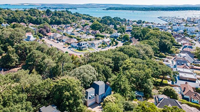 4 Bedroom Detached House For Sale In Anthonys Avenue, Poole, BH14