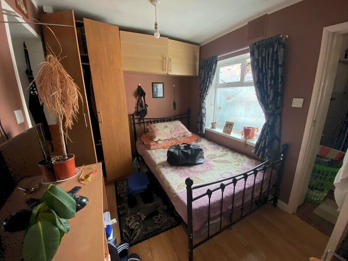 Studio To Rent In Hambrough Road, Southall, UB1