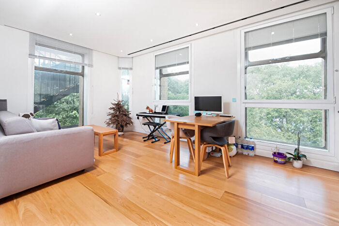 1 Bedroom Apartment To Rent In Highbury Crescent, Highbury, London, N5