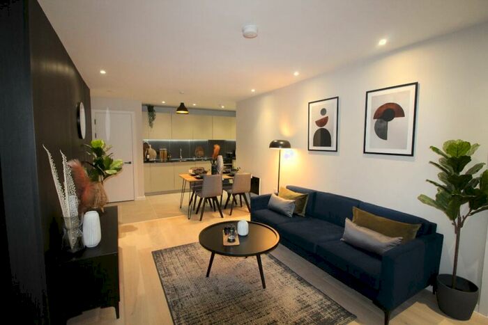 2 Bedroom Apartment To Rent In City Gardens, M15