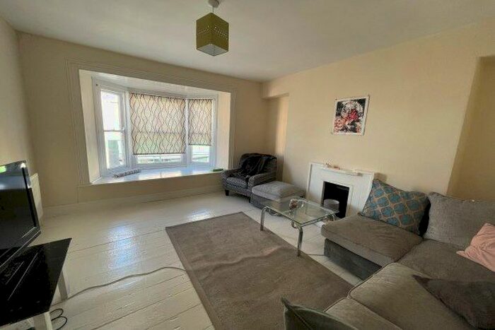 4 Bedroom Flat To Rent In Dimond Street, Pembroke Dock, SA72