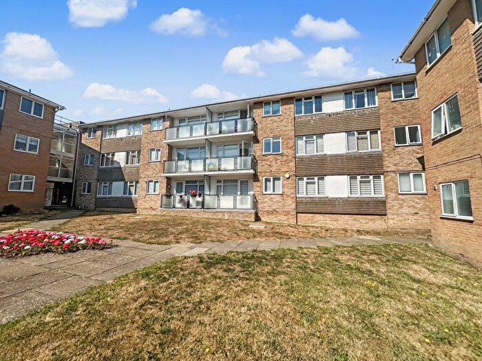 2 Bedroom Flat For Sale In Westbrook, Lustrells Vale, Saltdean, BN2