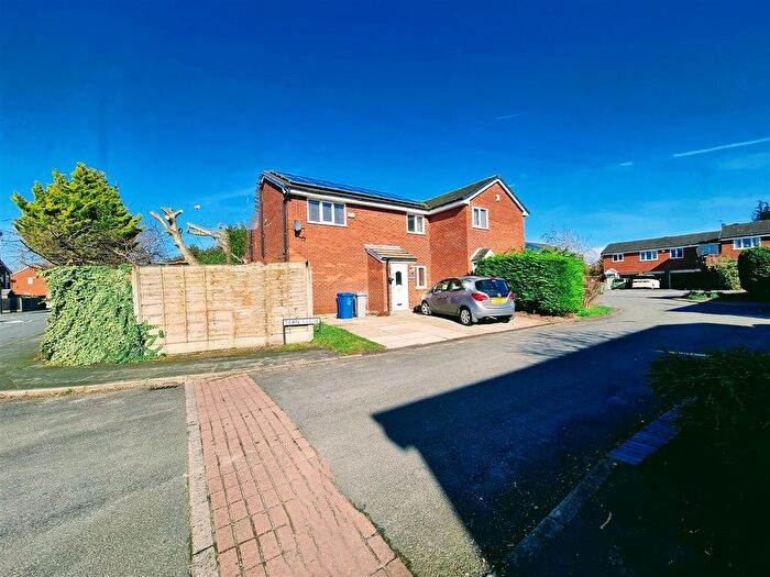 3 Bedroom Semi-Detached House For Sale In Tern Close, Broadheath, Altrincham, WA14