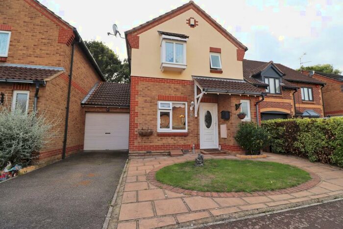 3 Bedroom Link Detached House To Rent In Rivenhall, Rayleigh, SS6