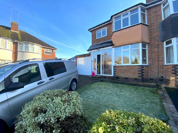 3 Bedroom House To Rent In Windmill Avenue, Coleshill, B46