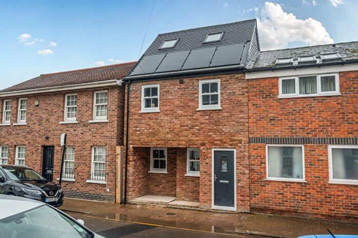 3 Bedroom Flat For Sale In Garratt Terrace, Tooting, London, SW17