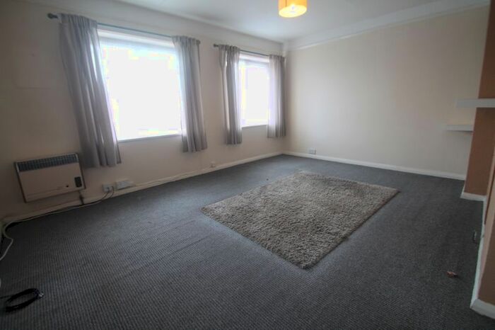 2 Bedroom Flat To Rent In Slough Road, Iver SL0