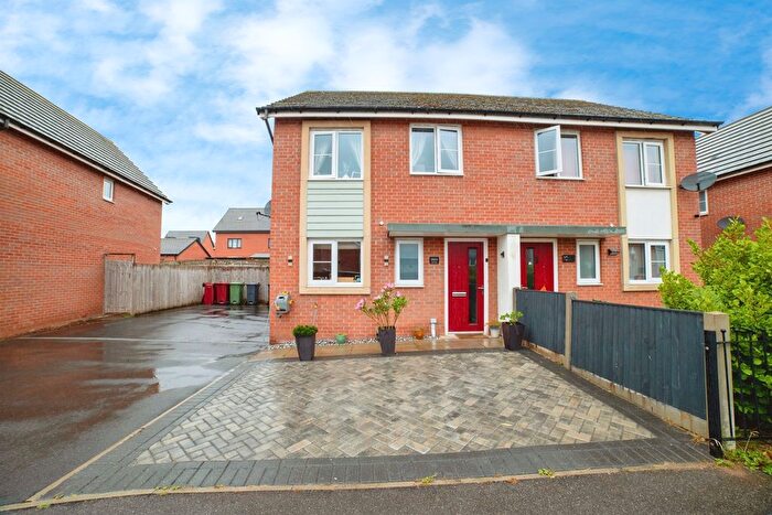 3 Bedroom Semi-Detached House For Sale In Shetland Close, Shirebrook, Mansfield, NG20