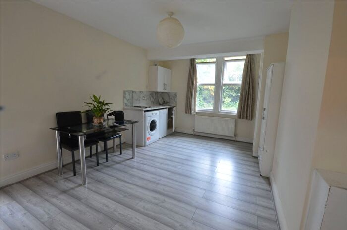 Studio To Rent In Blakemore Road, London, SW16