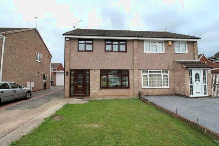 3 Bedroom Semi-Detached House To Rent In Badminton Road, Leicester, LE4