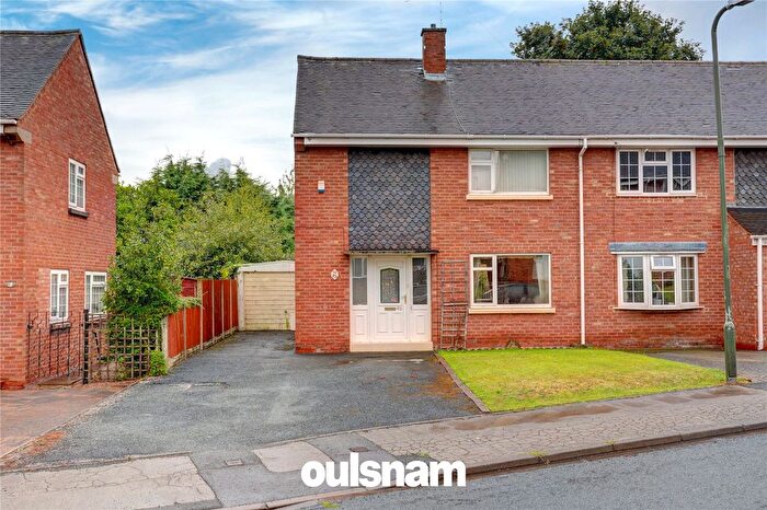 3 Bedroom Semi-Detached House For Sale In Winslow Avenue, Droitwich, Worcestershire, WR9