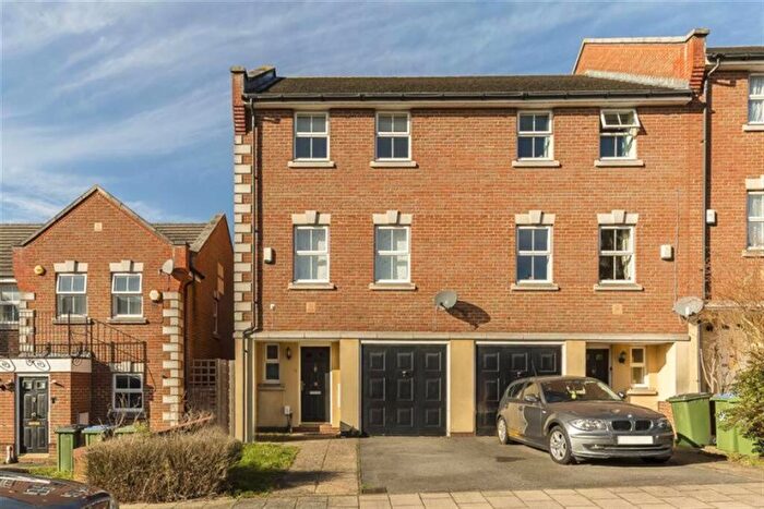 3 Bedroom House To Rent In Barlow Drive, Shooters Hill, SE18