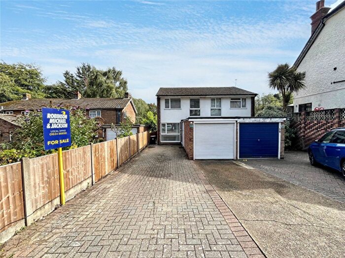 3 Bedroom Semi-Detached House For Sale In Princes Avenue, Walderslade, Kent, ME5