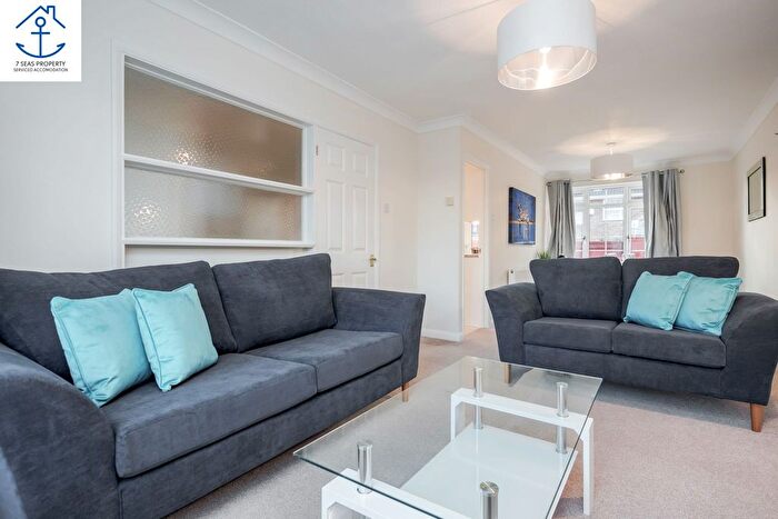 3 Bedroom Semi-Detached House To Rent In Grafton Close, Maidenhead, SL6