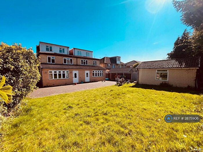 4 Bedroom Semi-Detached House To Rent In Easterly Road, Leeds, LS8