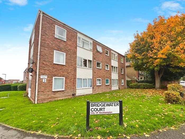 2 Bedroom Flat For Sale In Bridgewater Court, Southampton, SO15