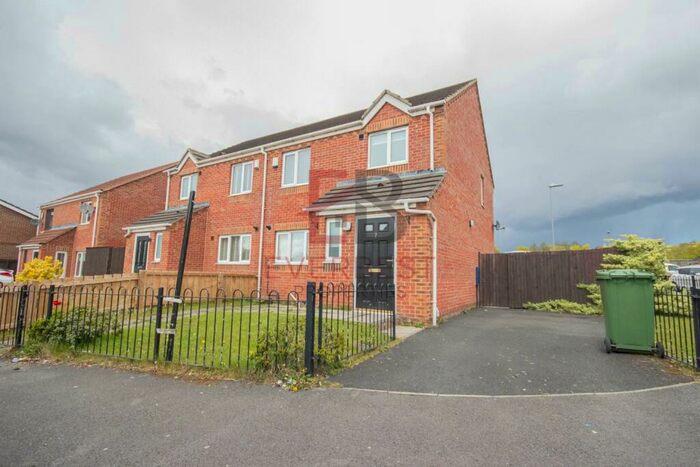 3 Bedroom Semi-Detached House To Rent In Tynewold Close, Dunston, Gateshead, NE8