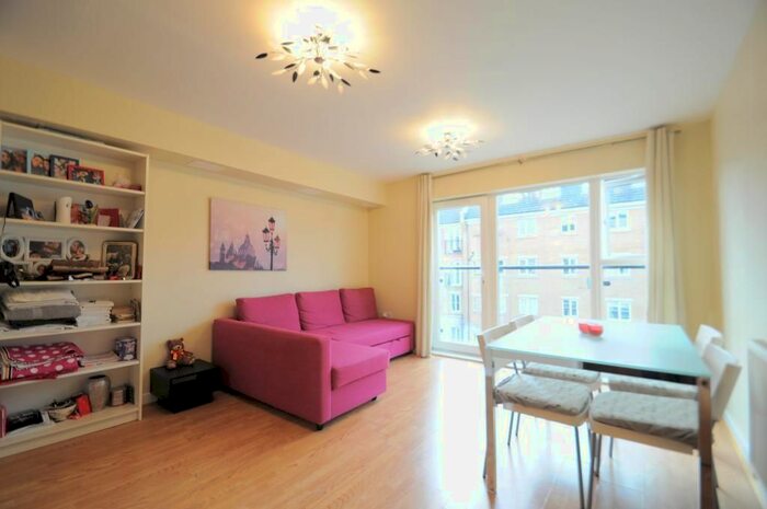 1 Bedroom Flat To Rent In Chandler Way, Peckham, London, SE15