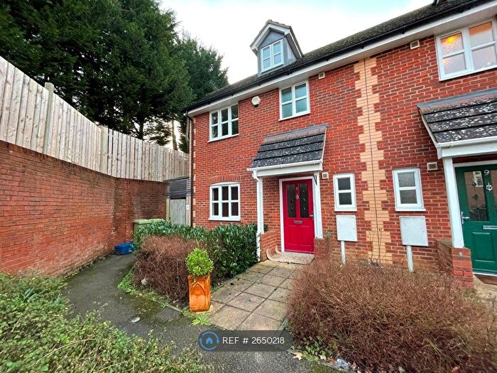4 Bedroom Semi-detached House To Rent In Walden Croft, Simpson, Milton Keynes, MK6