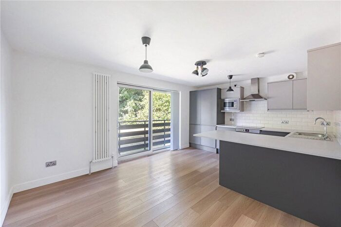 3 Bedroom Flat For Sale In Albemarle Road, Beckenham, BR3