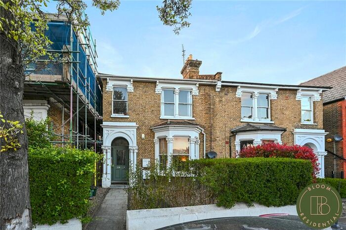 2 Bedroom Flat To Rent In Shaftesbury Road, Stroud Green, London, N19