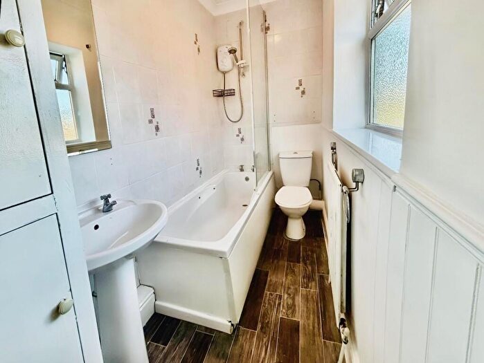 2 Bedroom End Of Terrace House To Rent In Victoria Road, Stocksbridge, Sheffield, S36