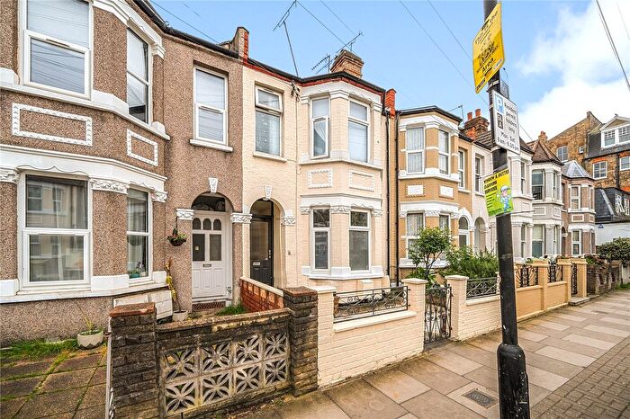 2 Bedroom Flat To Rent In Chesterfield Gardens, Harringay, London, N4