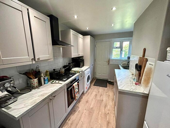 1 Bedroom Flat To Rent In Houghend Avenue, Chorlton, M21