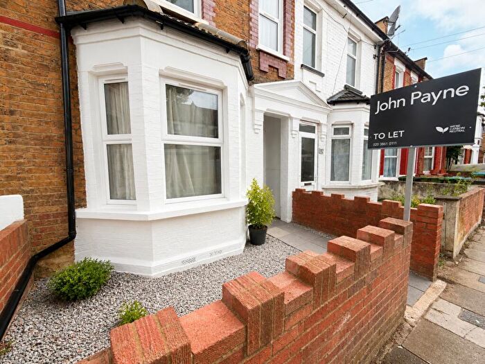 3 Bedroom Flat To Rent In Benares Road London, SE18