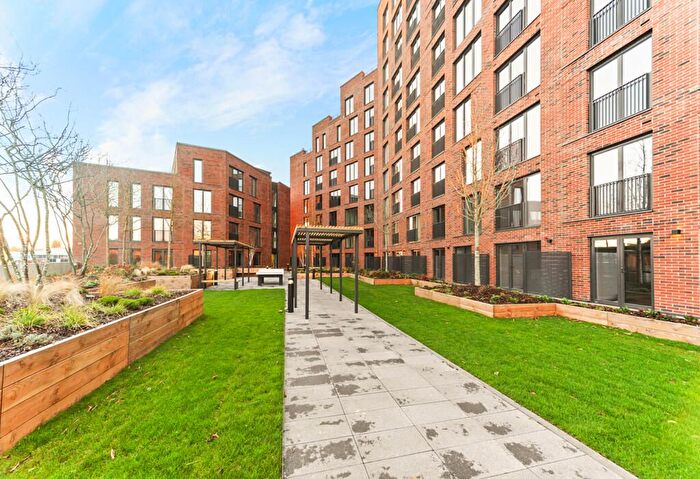 2 Bedroom Flat To Rent In Whitehall Road, Leeds, LS12