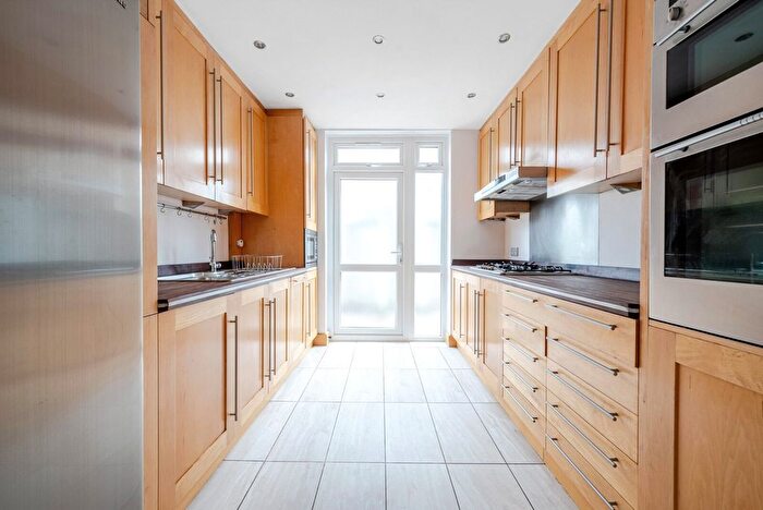 4 Bedroom Semi-Detached House To Rent In Oxford Crescent, New Malden, KT3