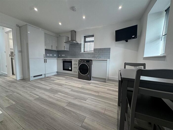 2 Bedroom Apartment To Rent In St Peters Street, Roath, CF24