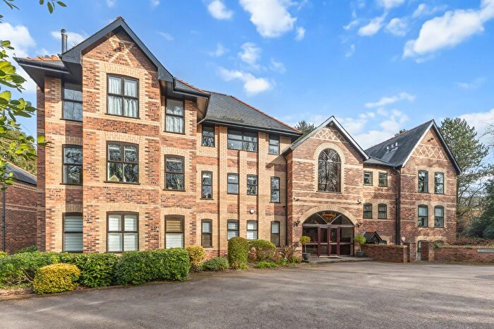 3 Bedroom Flat For Sale In Booth Road, Altrincham, Greater Manchester, WA14